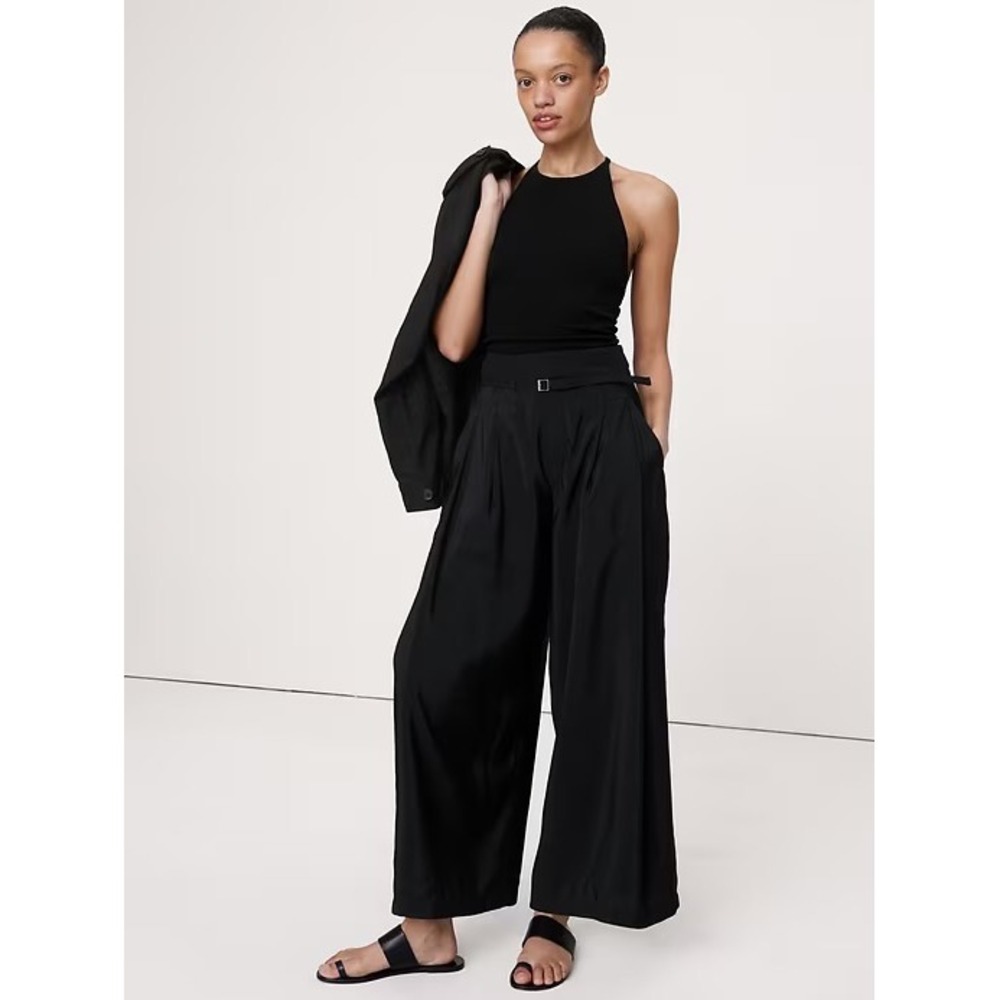 Banana Republic Pleated Wide Leg Cropped Pant 4L Luster Twill Black Minimalist